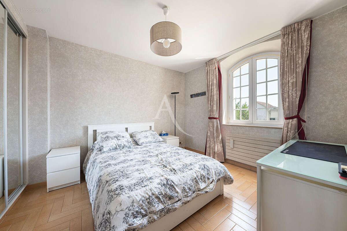 Maison à CHAMPS-SUR-MARNE