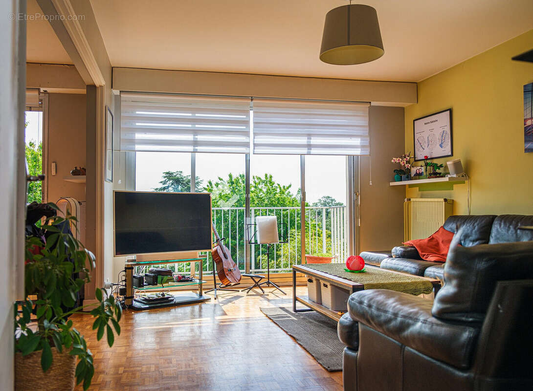 Appartement à LES PAVILLONS-SOUS-BOIS