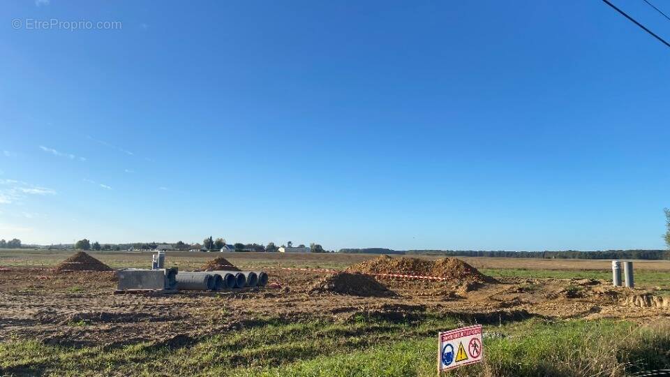 Terrain à BEAUMONT-LA-RONCE