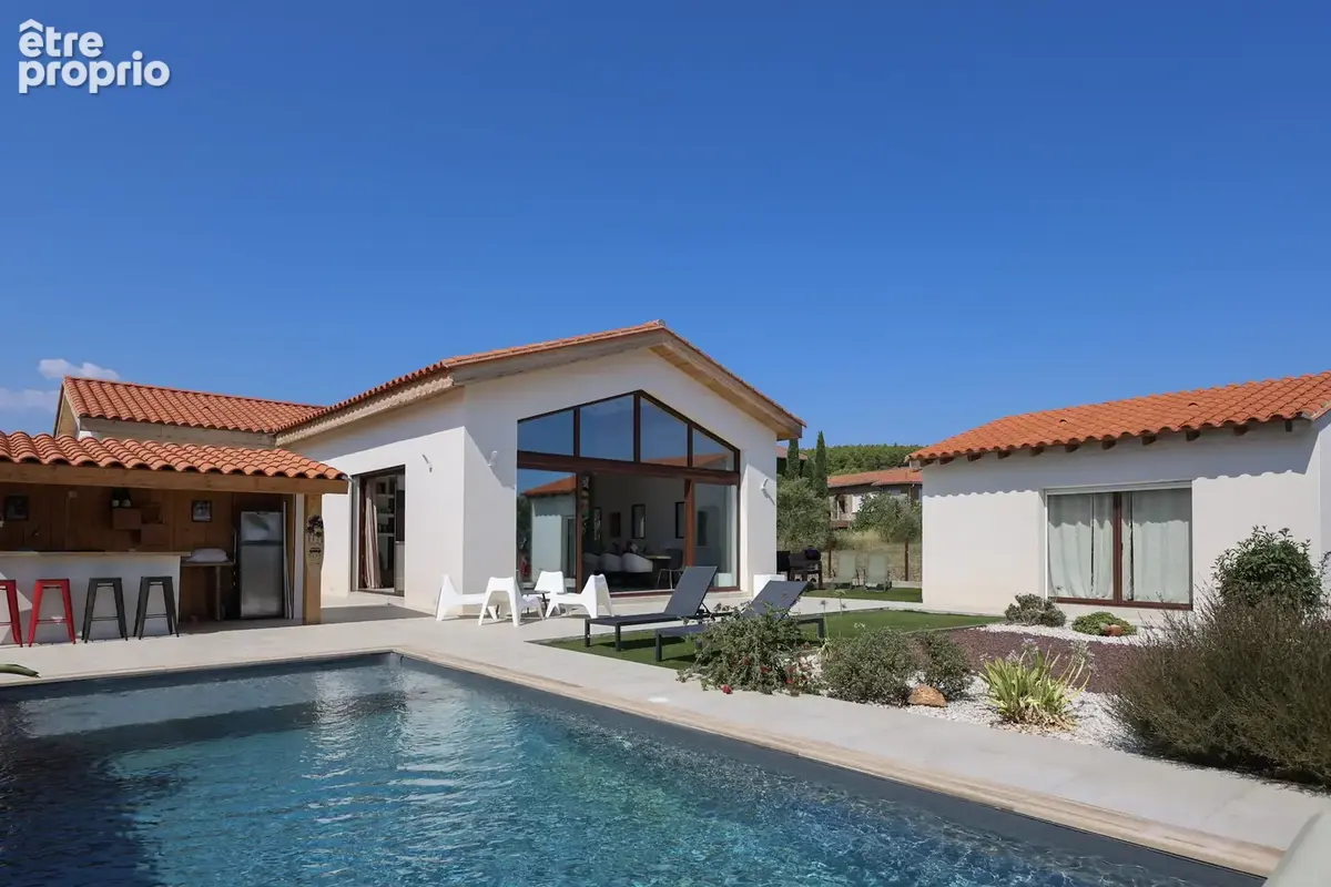 Photo Maison à Sainte-Colombe-De-La-Commanderie au prix de 749 000€