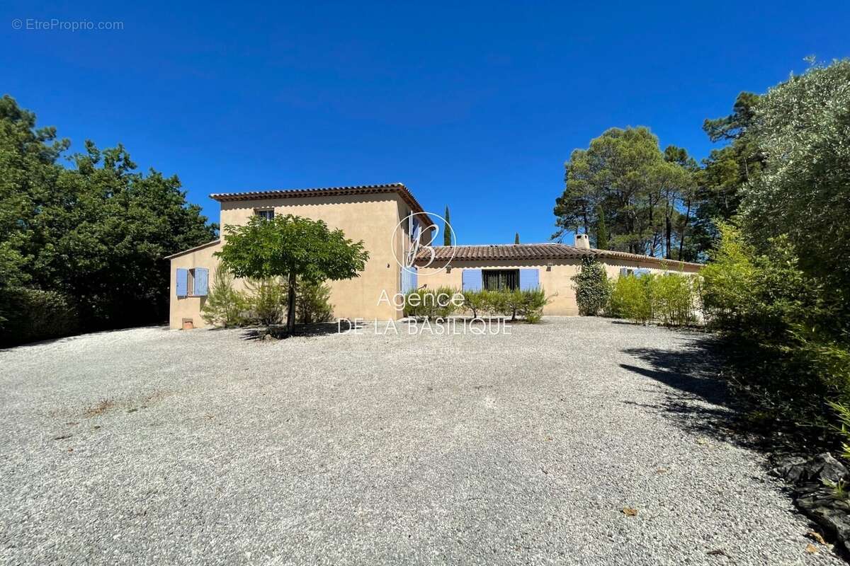 Maison à SAINT-MAXIMIN-LA-SAINTE-BAUME