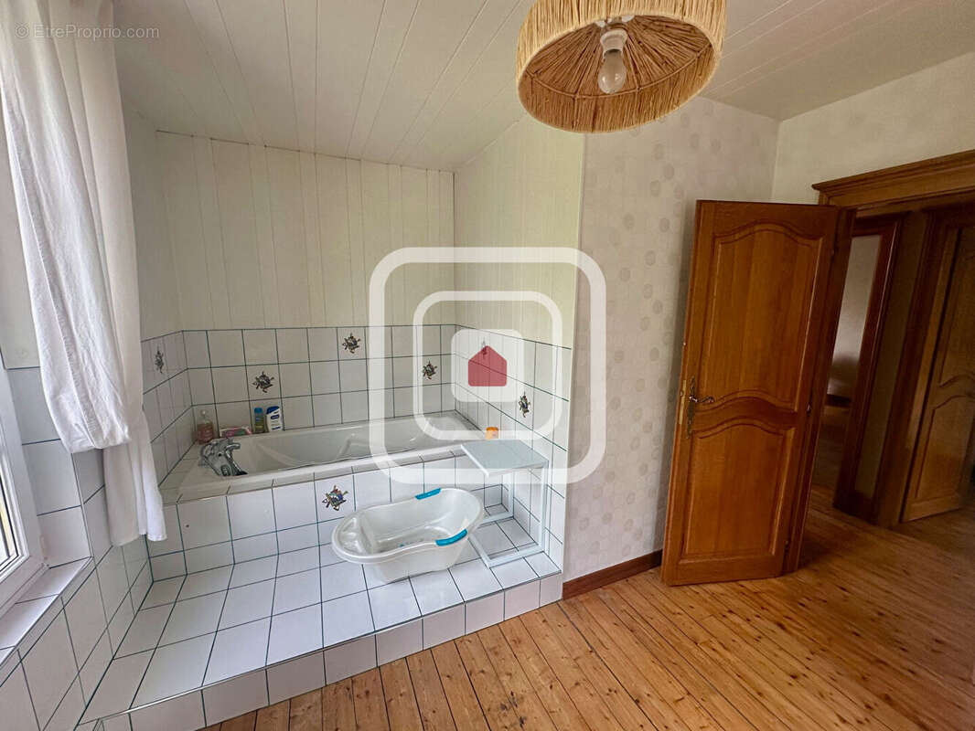 Maison t9 de 263m² avec piscine, garage, appentis et jardin de 15000m² - photo 7