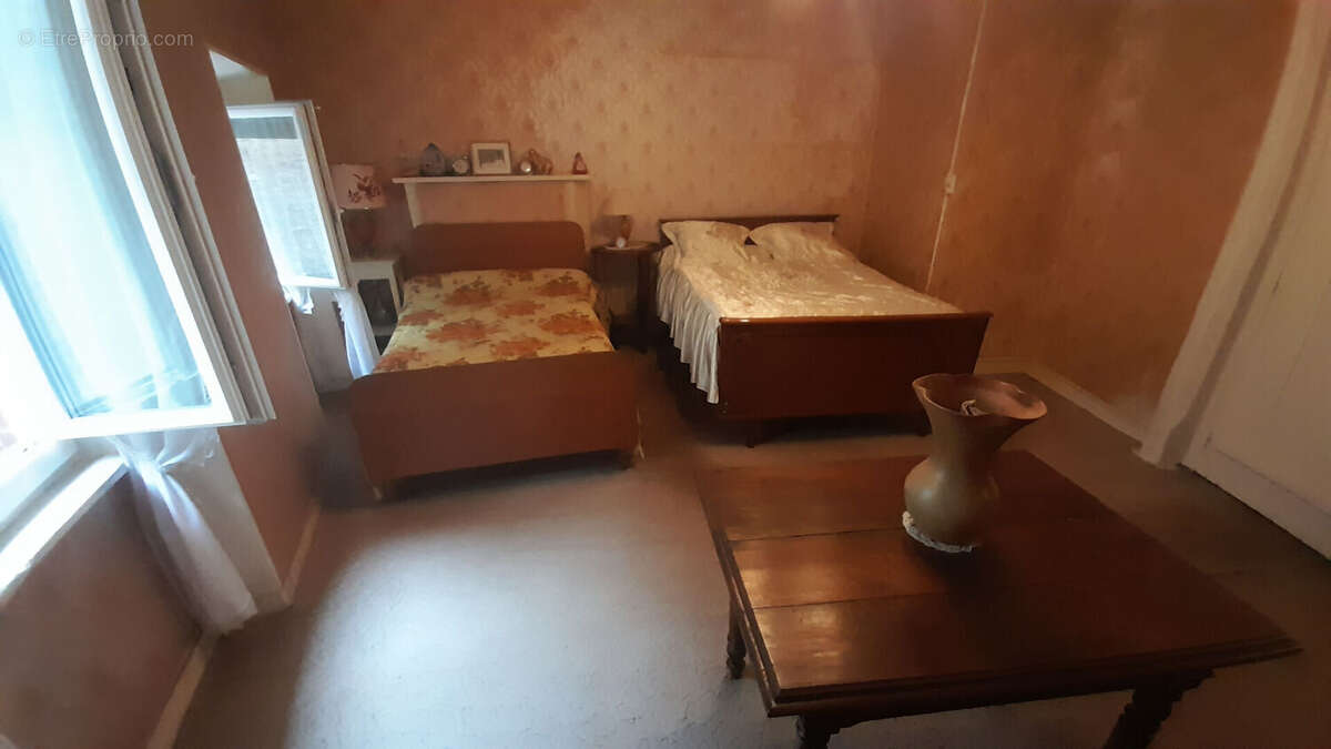 Maison à SAINT-LEONARD-DE-NOBLAT