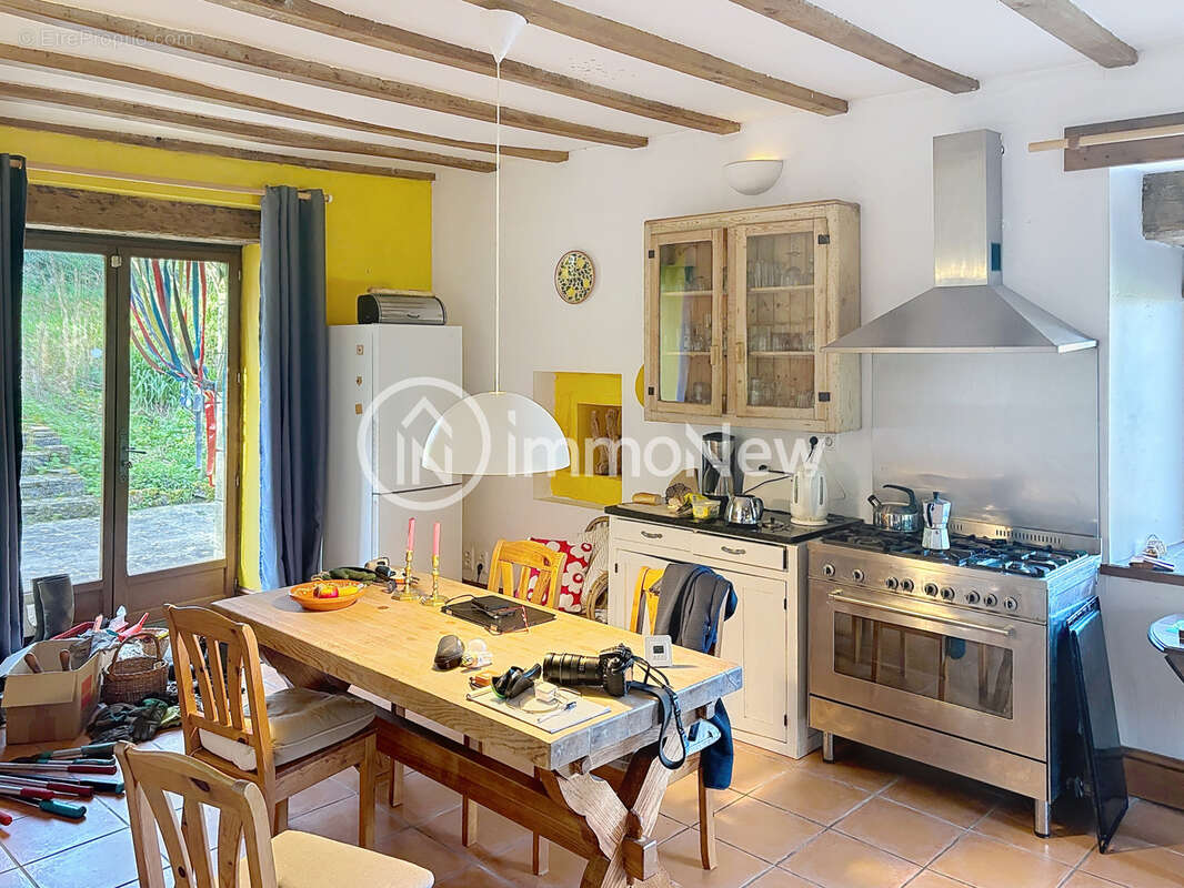 Belle maison pierre annees 1700  de 190 m2 environ sur terrain 1,8 hectare environ - photo 4
