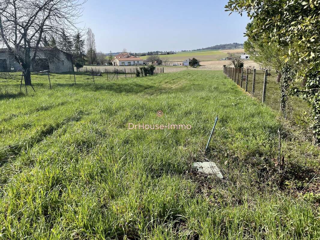 Terrain à VILLEBOIS-LAVALETTE