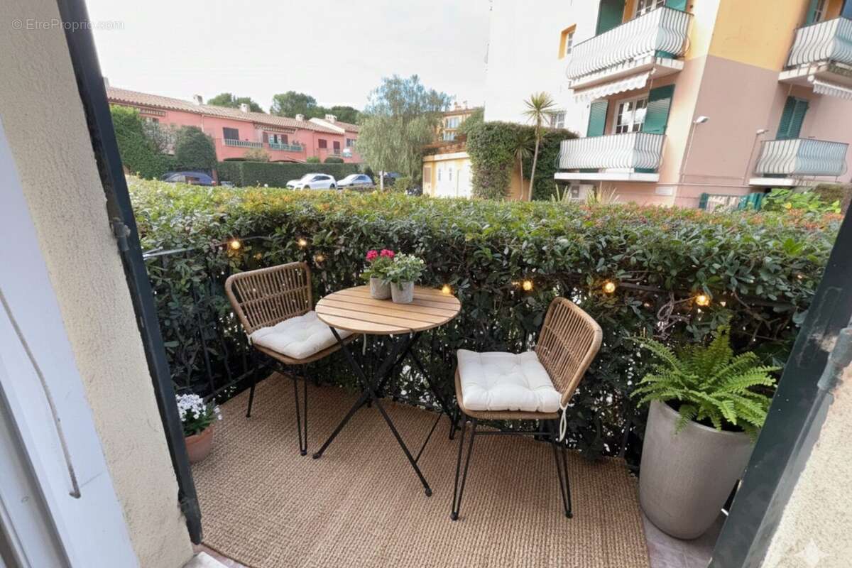 Appartement à VALLAURIS