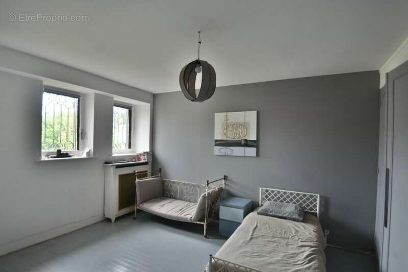 Maison à COURS-LA-VILLE