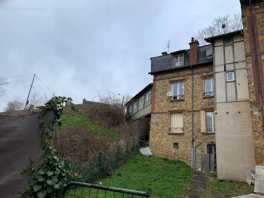 Appartement à HARDRICOURT