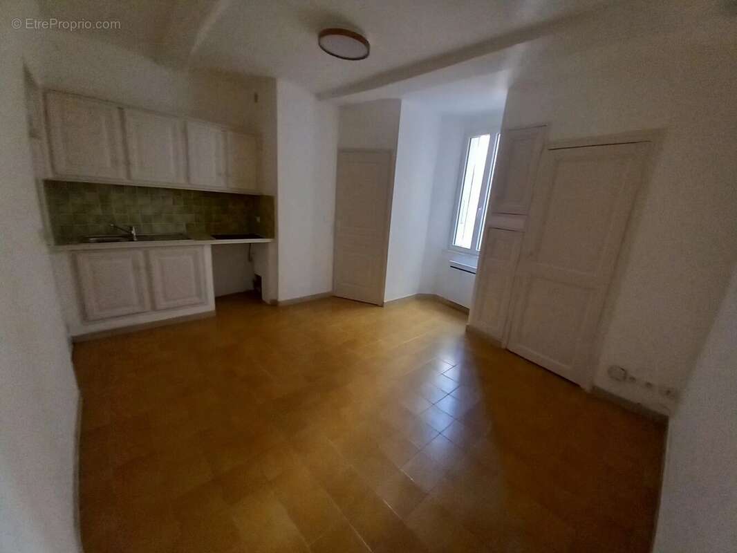 Appartement à PUGET-THENIERS