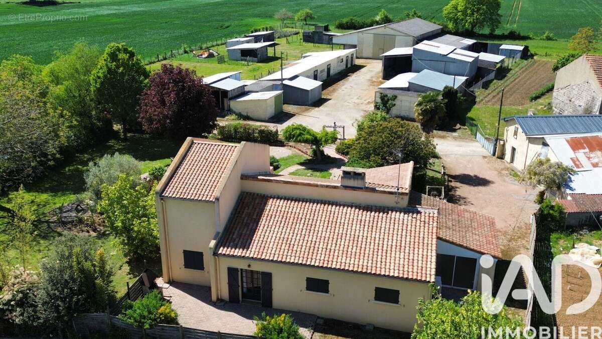 Maison 132 m² à Fleure  - photo 3