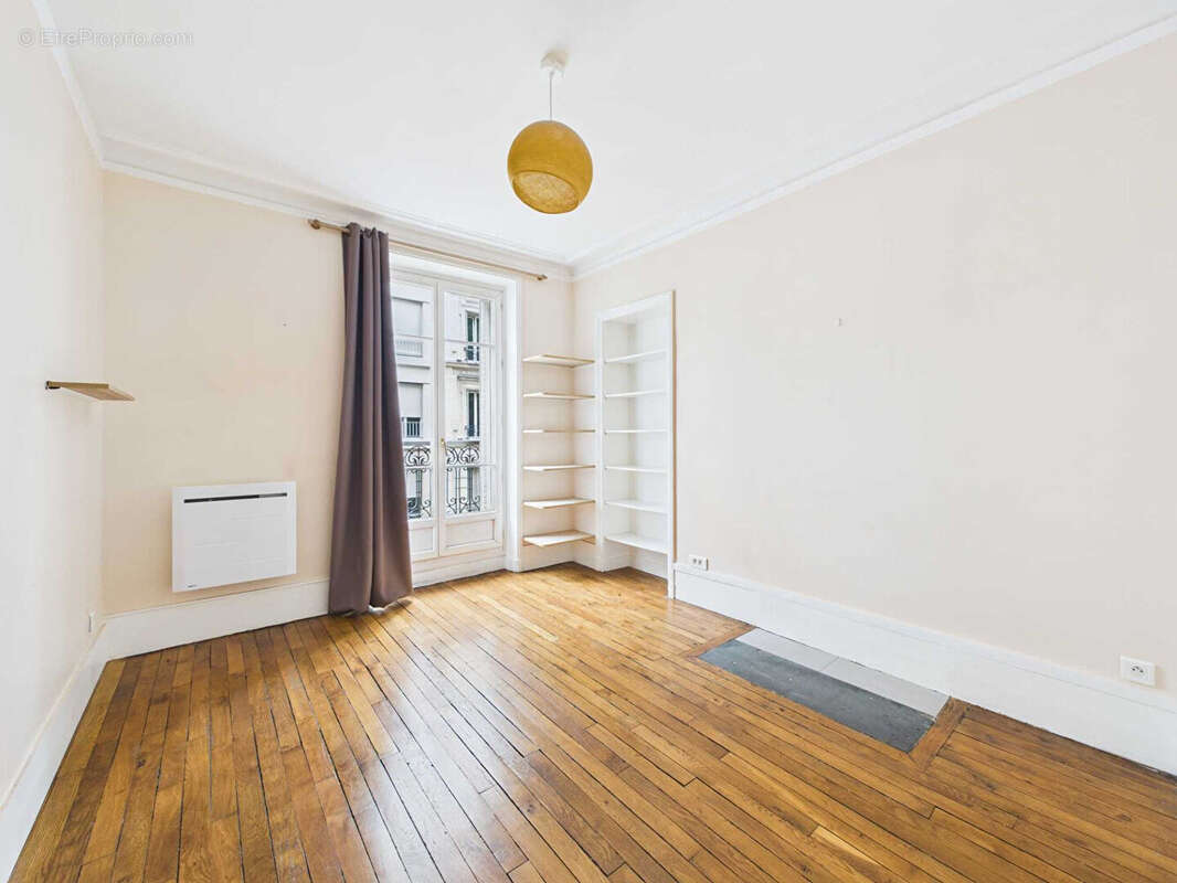Appartement à PARIS-10E