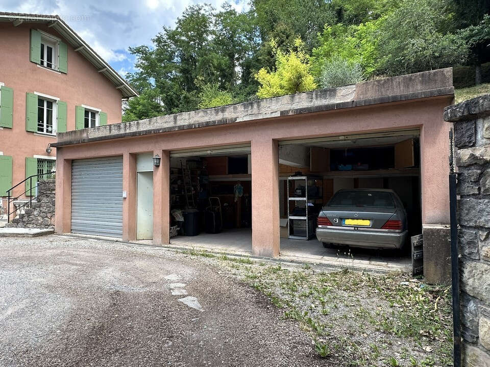À vendre, moitié droite d’une magnifique maison de maître avec garage et jardin - photo 38