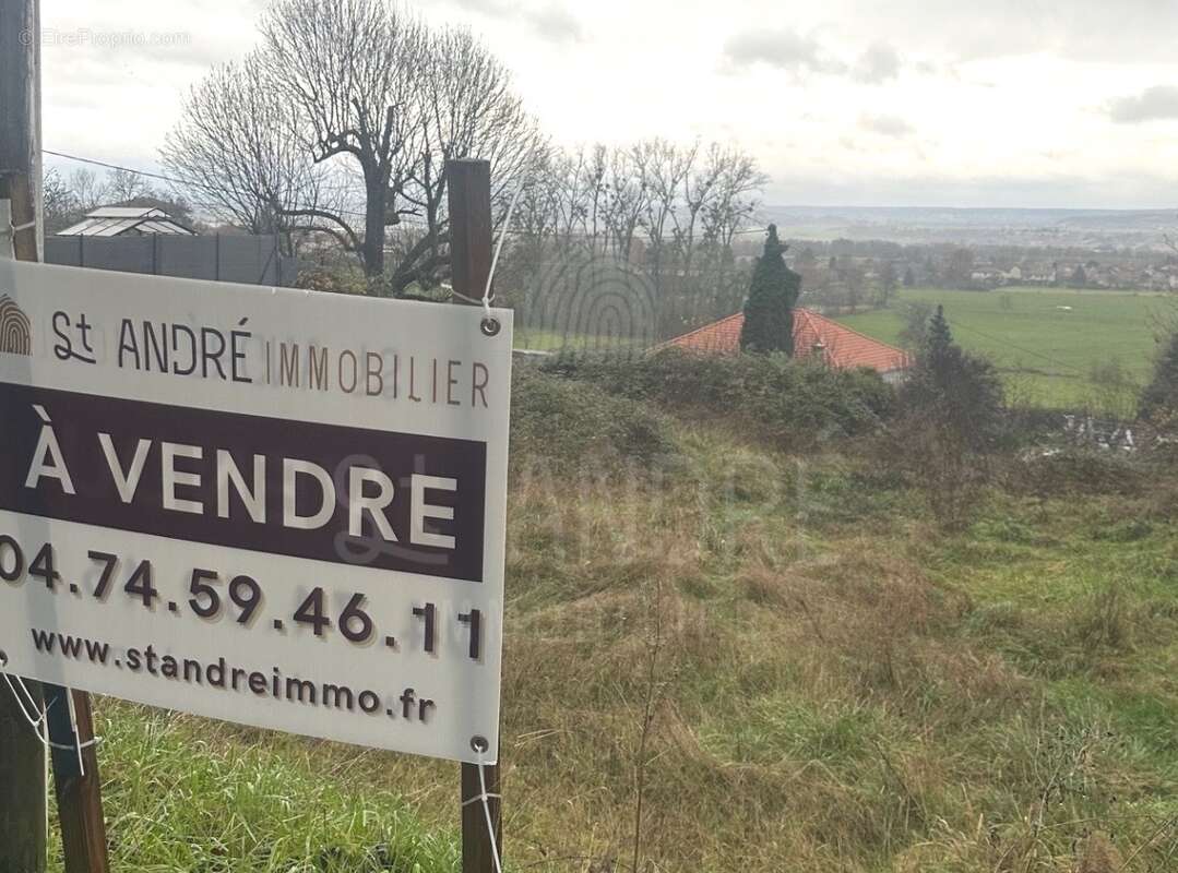 Terrain à SAINT-SIMEON-DE-BRESSIEUX