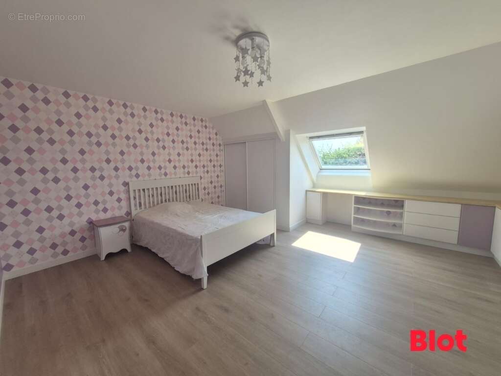 Maison 256 m² à Etrelles  - photo 5