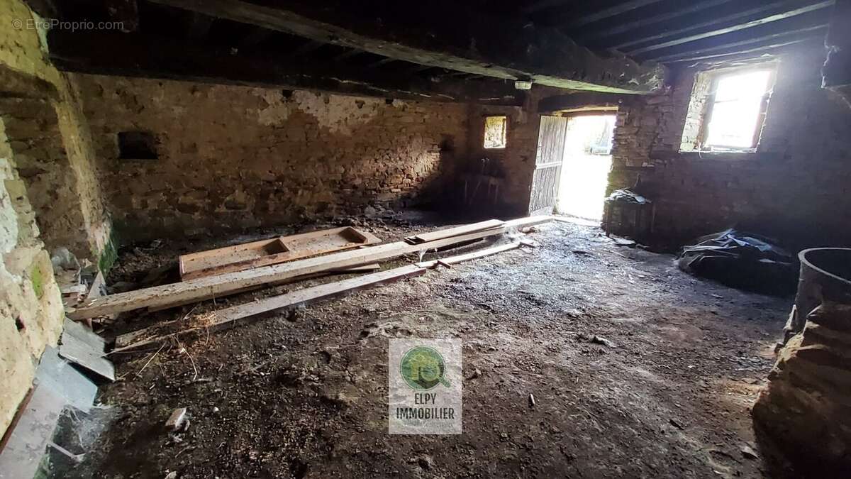 Corps de ferme à rénover 170m² au sol - 2700m² de terrain - La Dominelais - photo 4