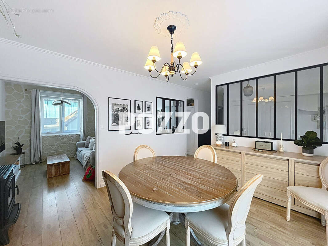 Maison à DONVILLE-LES-BAINS