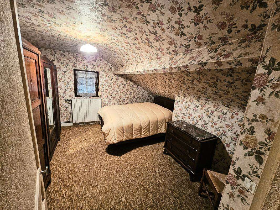 Maison à MONTESCOURT-LIZEROLLES