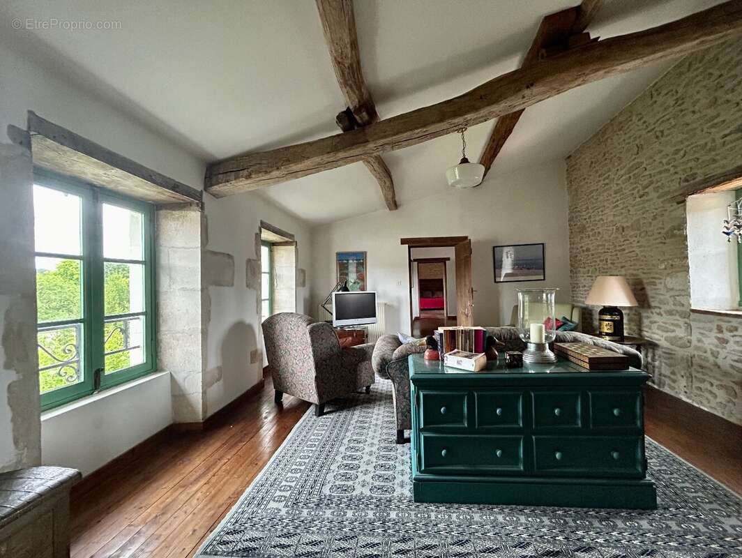 Élégante maison de ville au coeur du village historique de La Mothe-Saint-Héray - photo 5