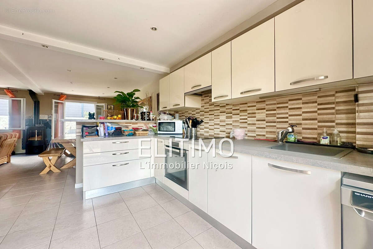 Maison 109 m² à Carros  - photo 3