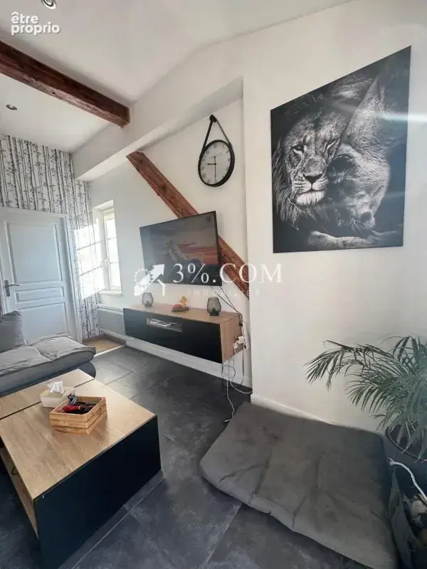 3%COM Très beau F2 avec terrasse - cave - photo 9