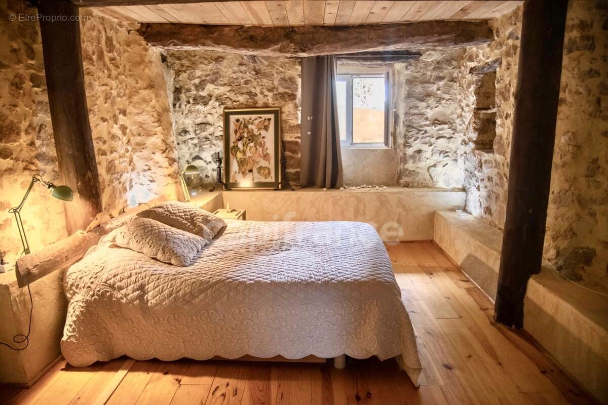 Entre Uzès et La Roque-sur-Cèze, Éden Provençal : Mas du XVIIIe & Son Domaine Privé sur 3,3 hectares - photo 15