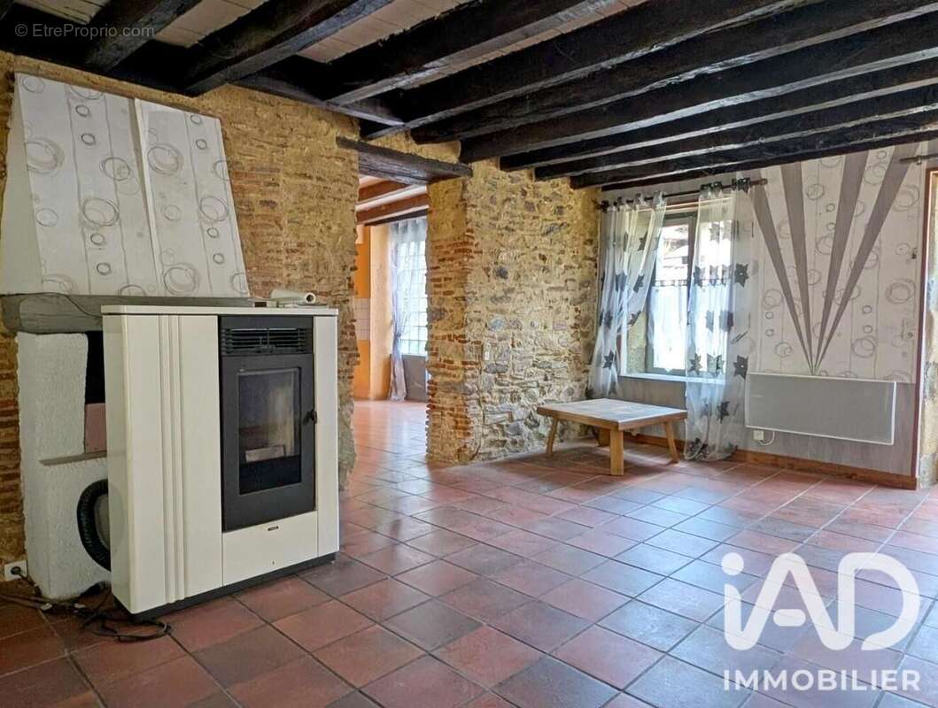 Maison 136 m² à Saint-Denis-De-Jouhet  - photo 4