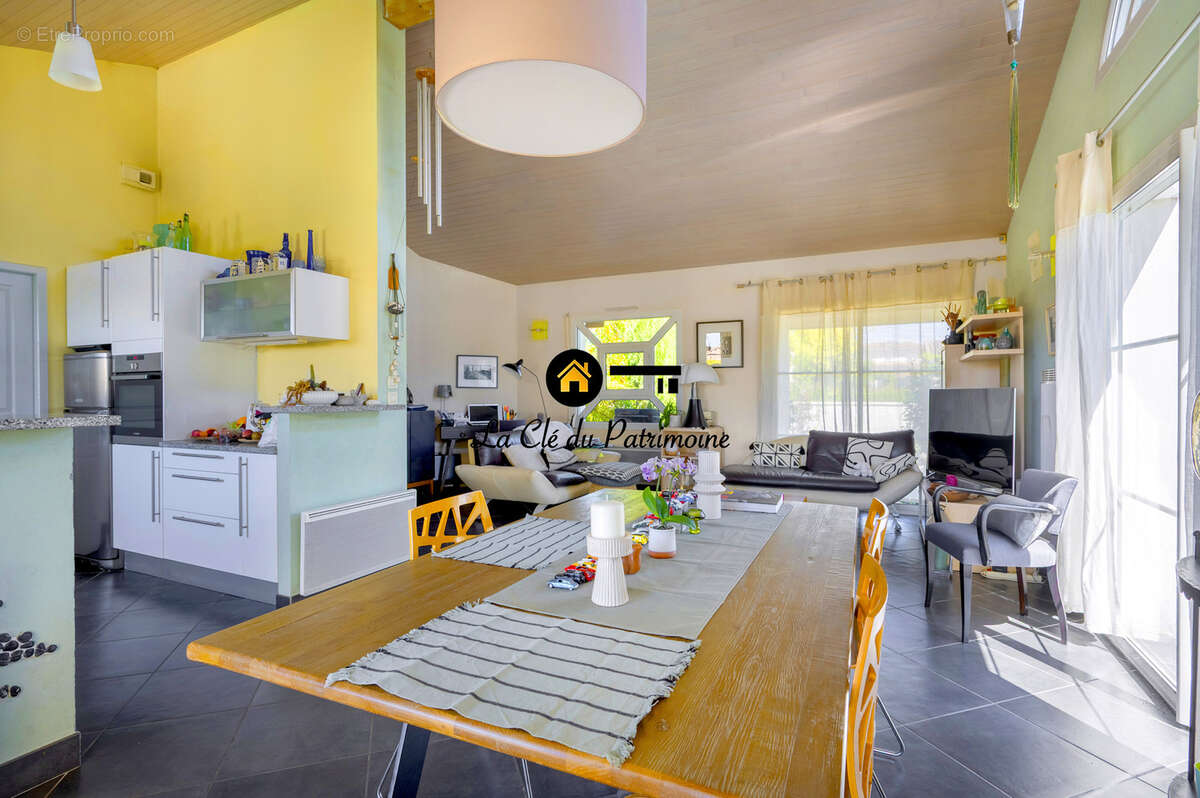 Maison de plain pied 4 pieces - 118 m2 -  piscine -garage- terrain de 857 m2 - st andre de cubzac - photo 6