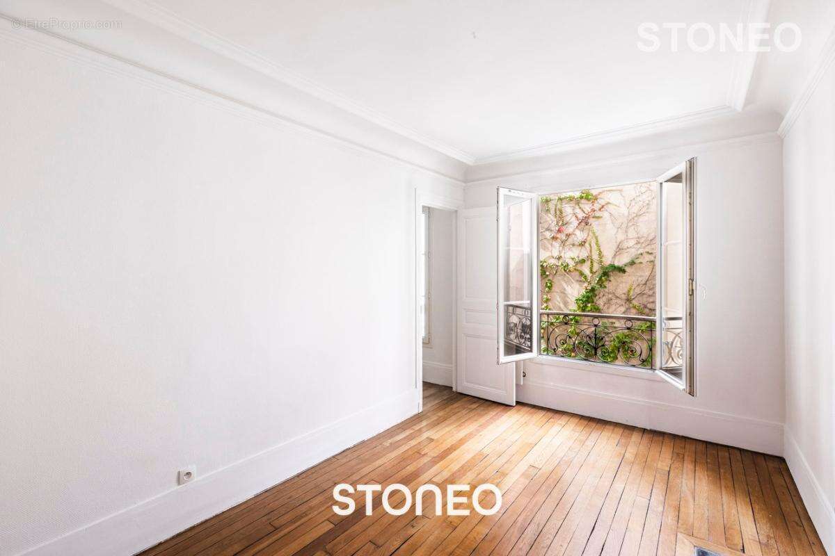 Appartement à PARIS-7E