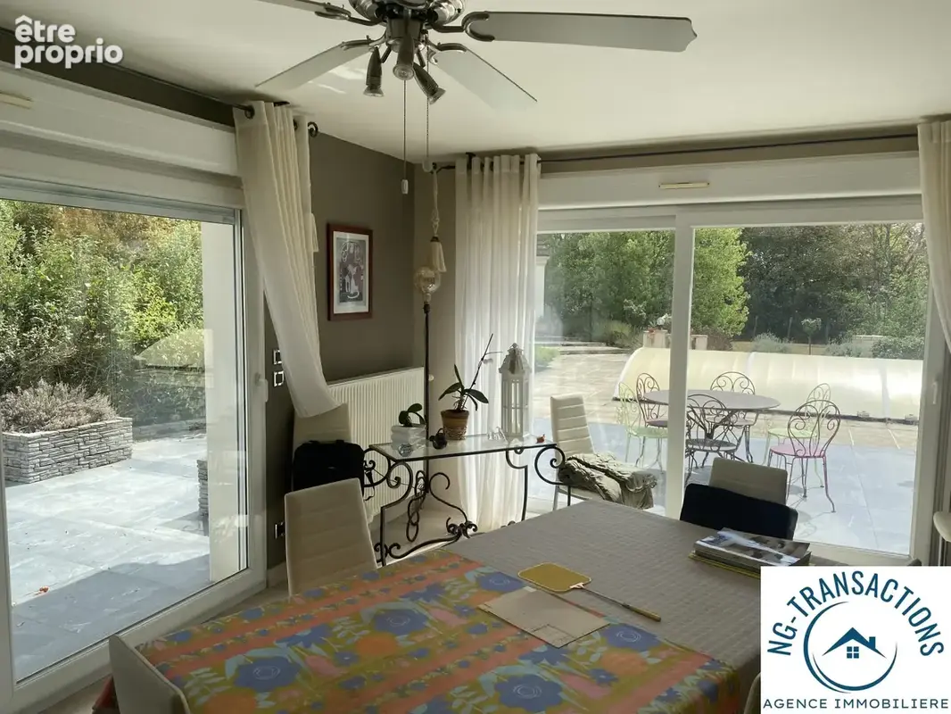 Belle maison de plain-pied avec une vue panoramique sur la campagne. - photo 12