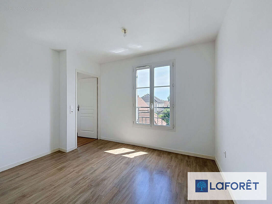 Appartement à LE PLESSIS-TREVISE