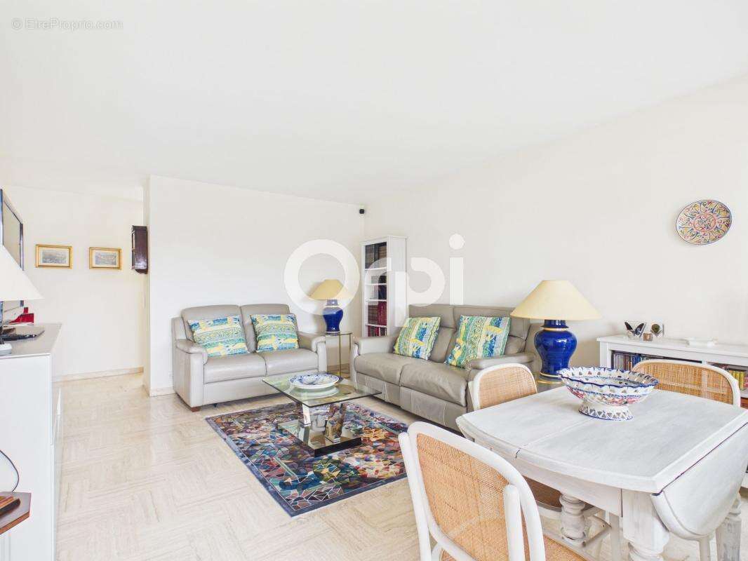 Appartement à MANDELIEU-LA-NAPOULE