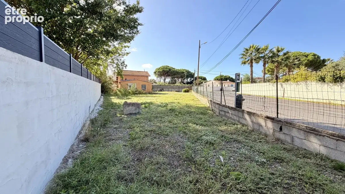 Terrain 729m2 , constructible , à 500 mètres des plages , à fort potentiel ! - photo 3