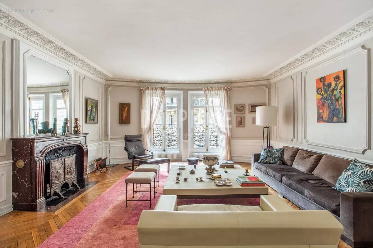 Appartement à PARIS-7E