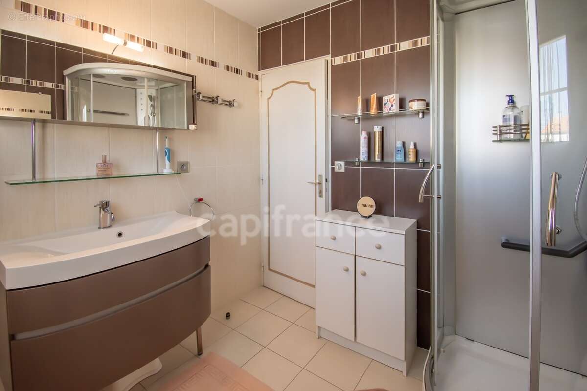 Vaux-sur-mer – maison 160 m² avec piscine, à proximité de pontaillac - photo 14