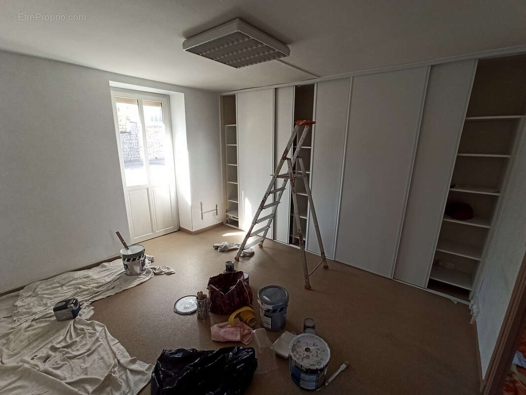 Commerce à AIXE-SUR-VIENNE