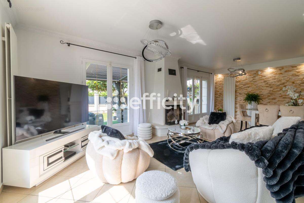 Maison à VIGNEUX-SUR-SEINE