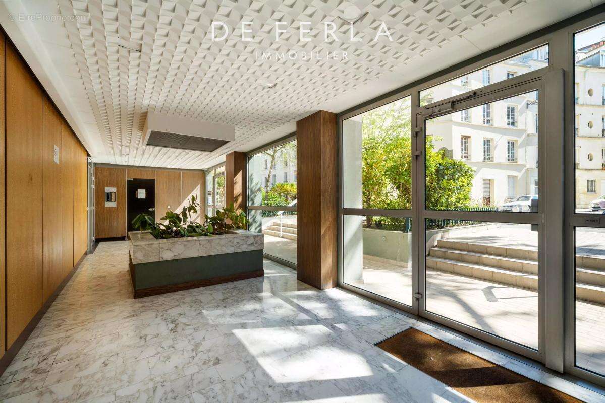 Appartement à PARIS-14E