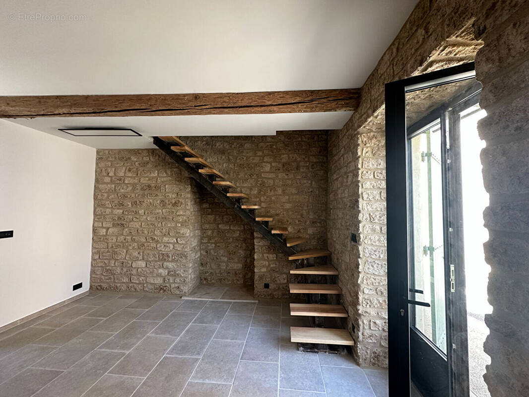 Maison à MOURIES