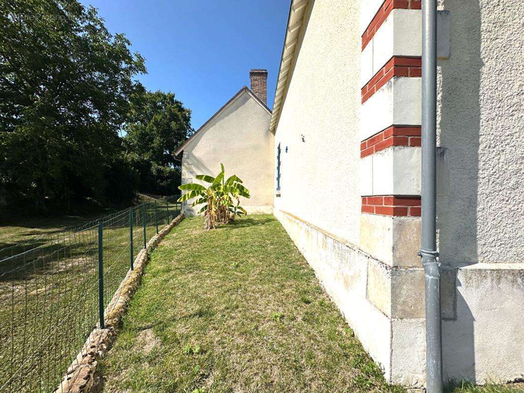 Charmante maison des années 50 situé à Veuil - photo 17