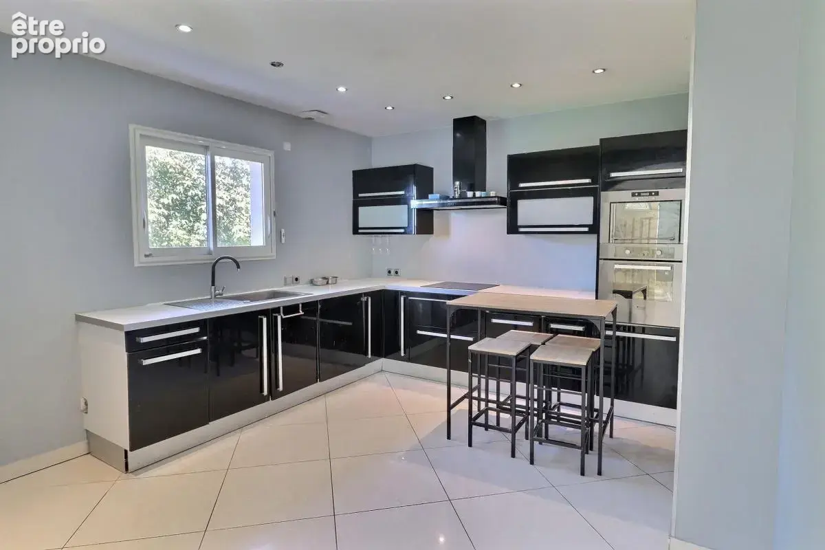 Villa plain-pied 131m2 (T5) - Terrain de 1000m2 - photo 8