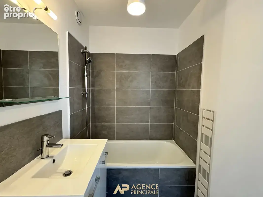 Appartement - 1 pièces - 25 m2 - Balcon - La Rochelle les Minimes - photo 8