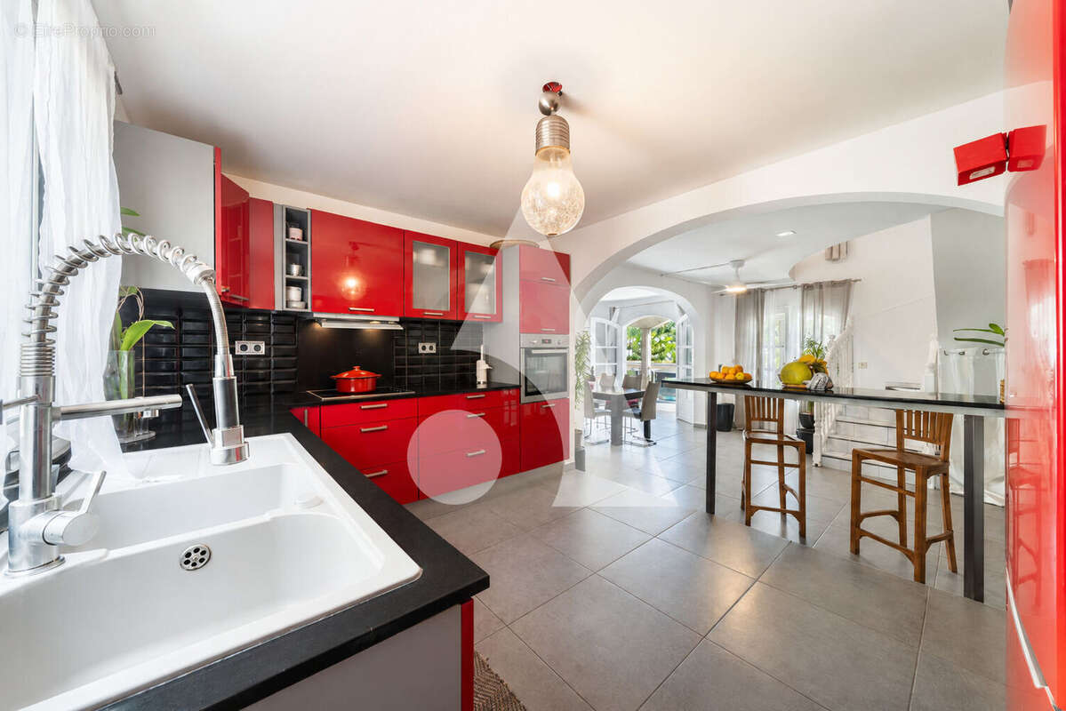 Exclusif  à la Possession la villa de tous vos projets. - photo 8