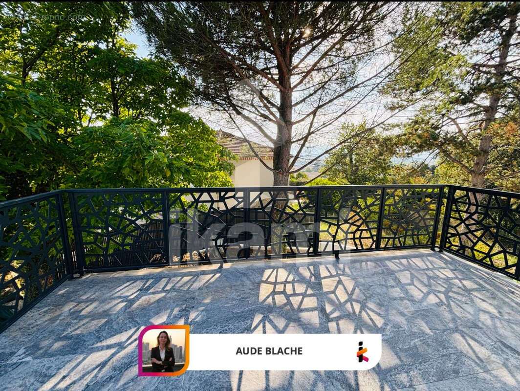 Maison à CHANOS-CURSON