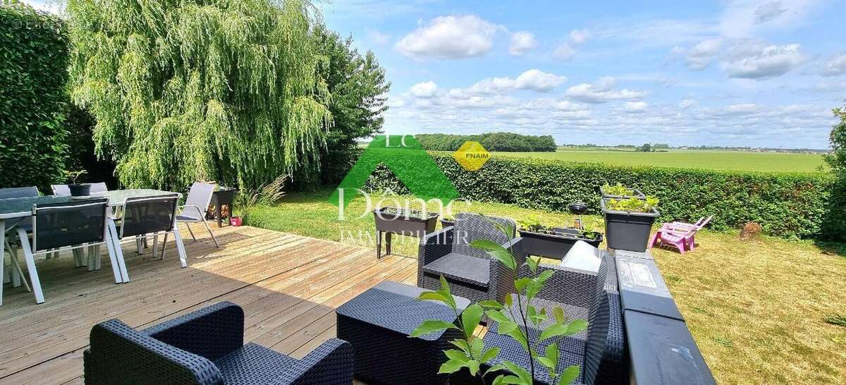 Maison à VALLANGOUJARD