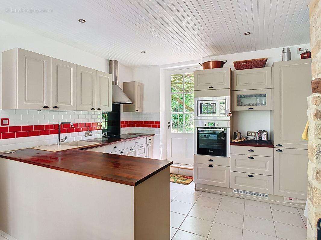 Maison lumineuse avec 4 chambres et piscine - photo 4
