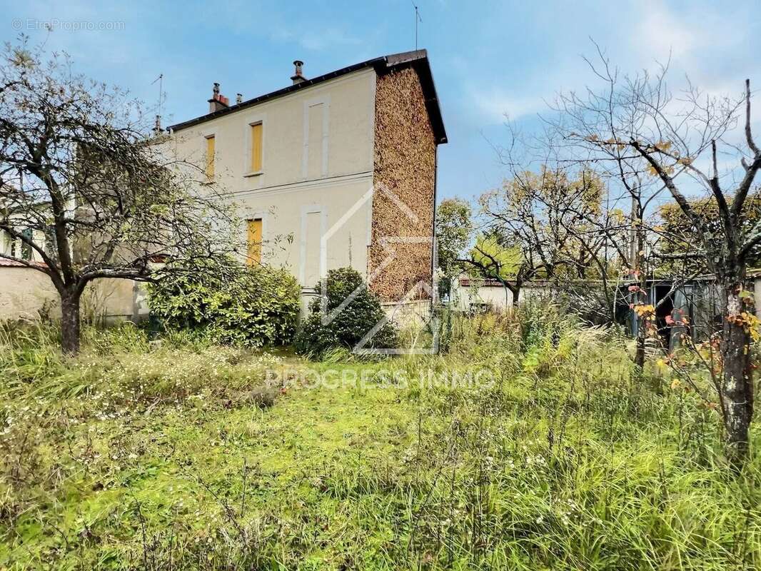 Maison à SAINT-MAUR-DES-FOSSES