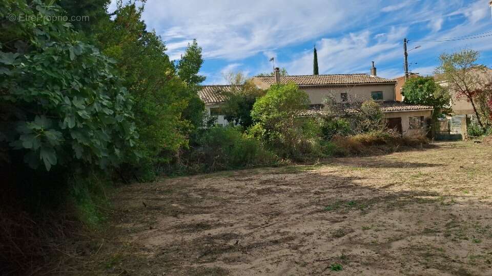 Terrain à PERTUIS