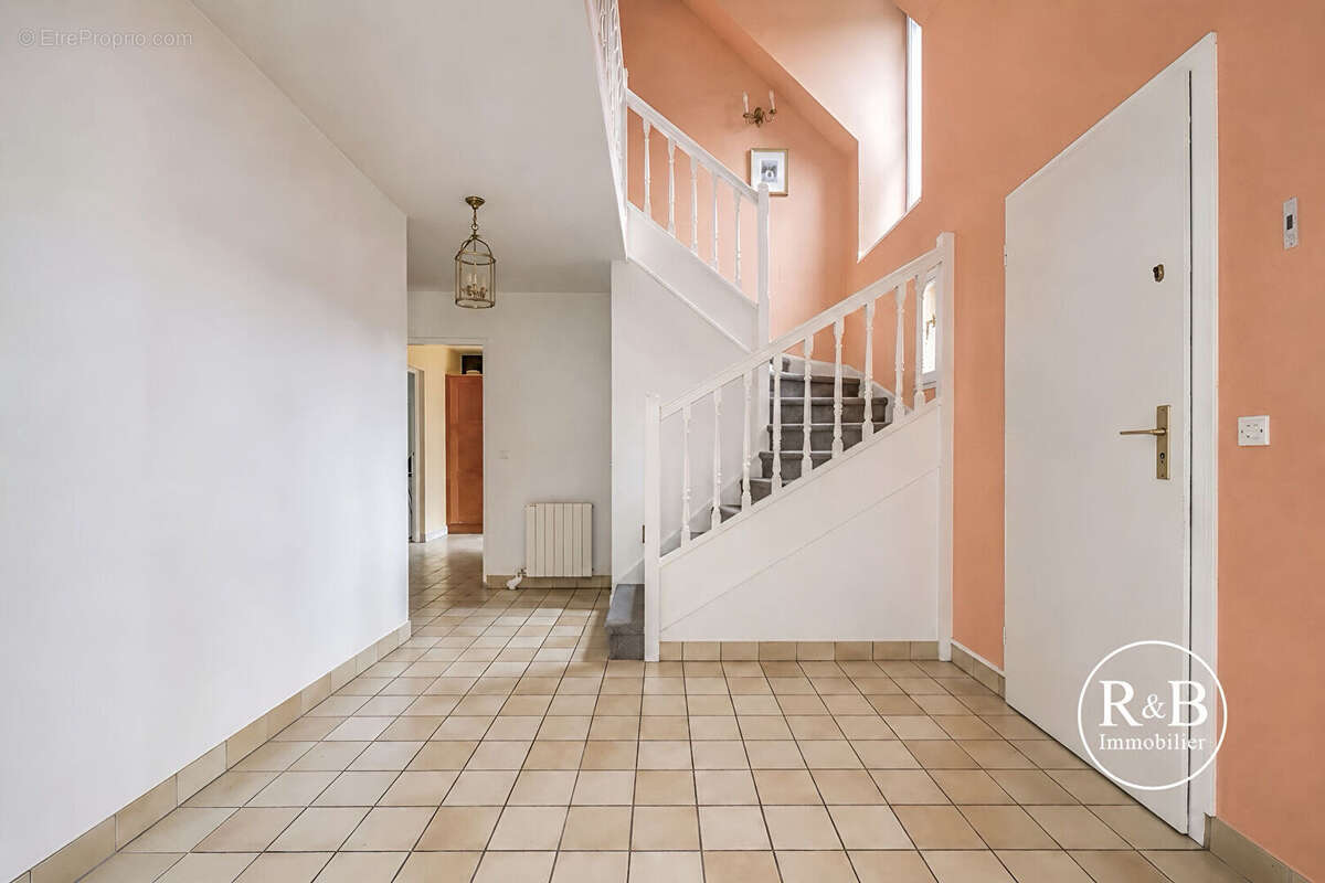 Maison à LES CLAYES-SOUS-BOIS