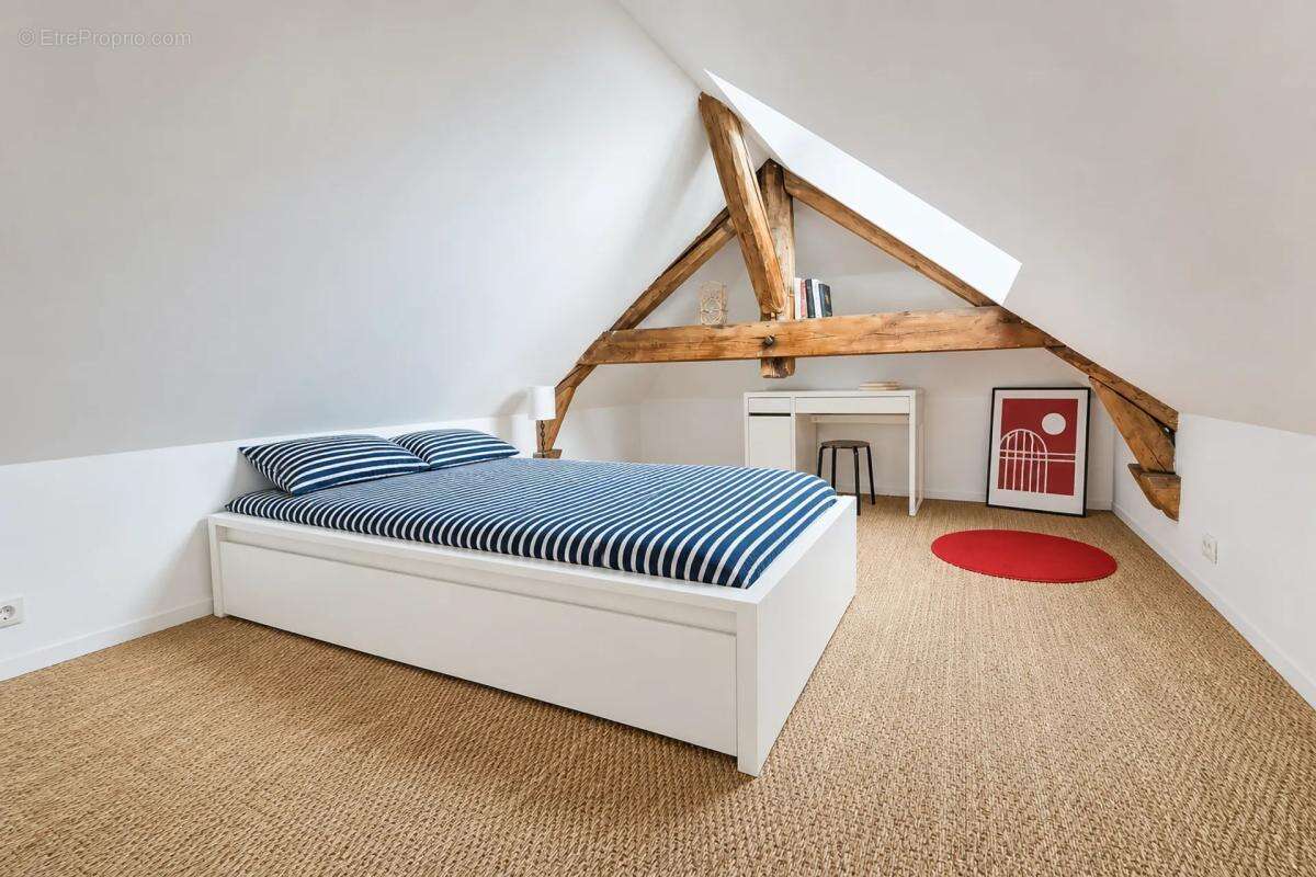 Maison 5 pièces avec dépendance et jardinet - photo 12