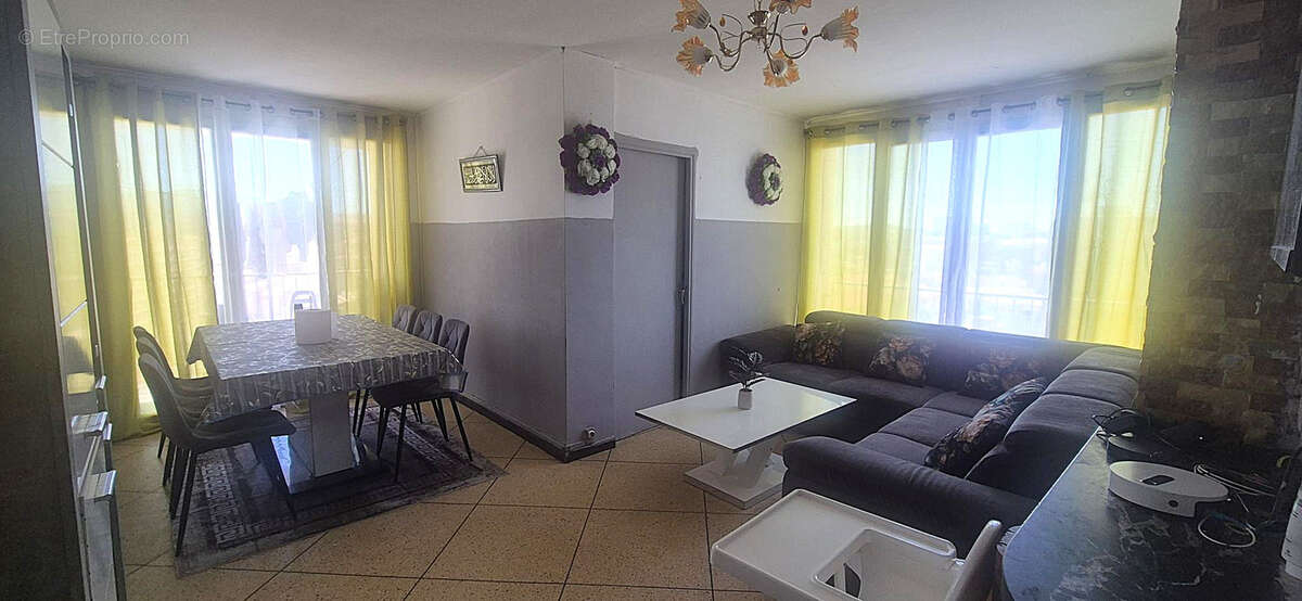 Appartement à MARSEILLE-3E